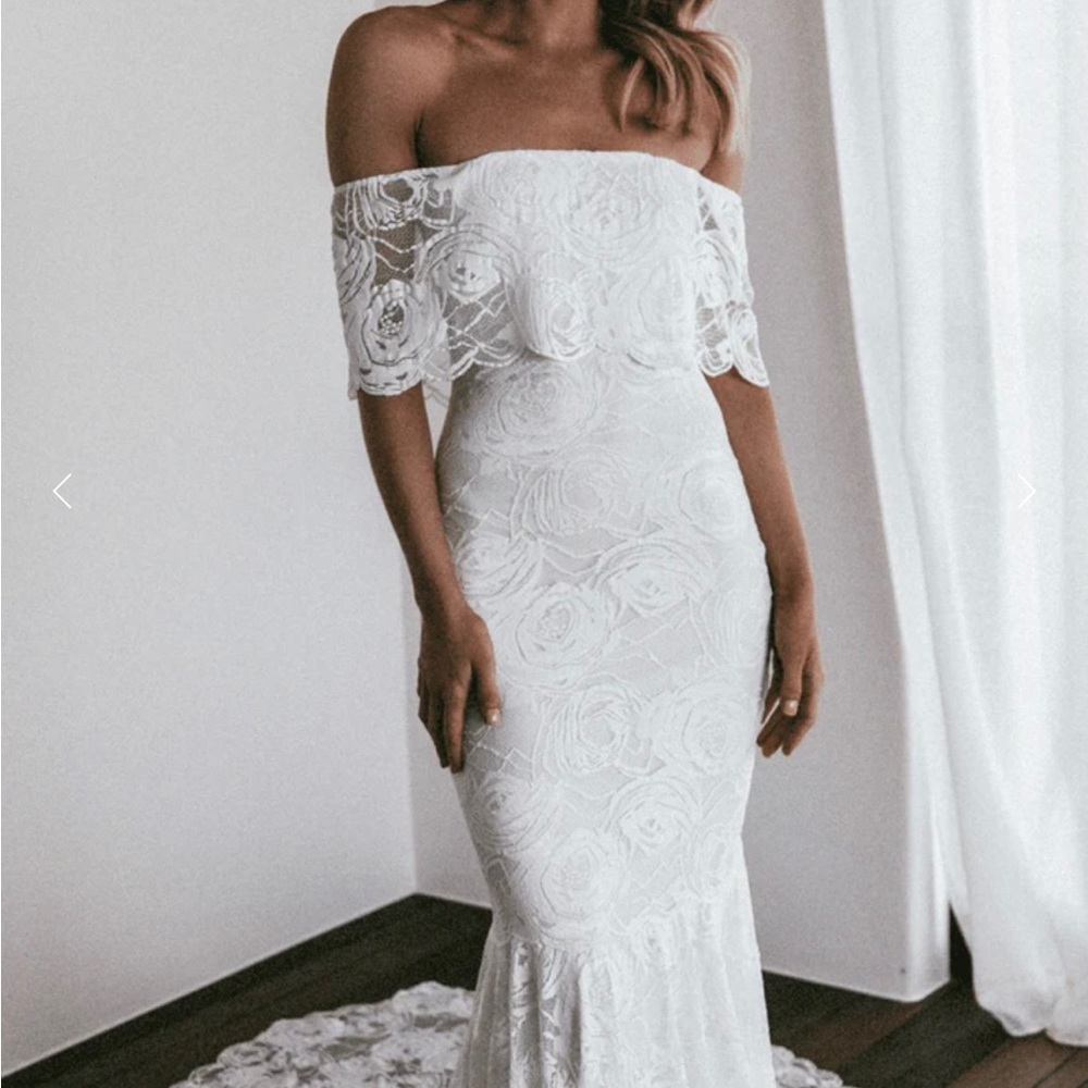 Grace loves lace wedding dress